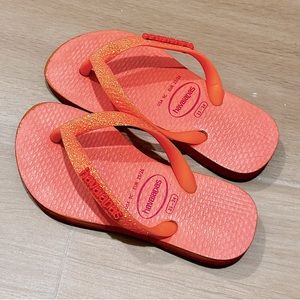 Kids Havaianas flip flops. Size 9